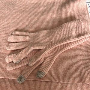 NWT Ribbed scarf & gloves in Supersoft yarn
